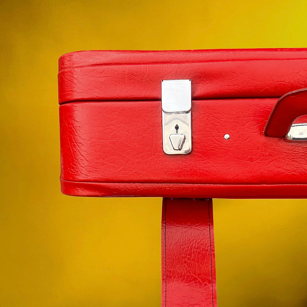 Grande Valise Vintage Rouge en Simili Cuir – Bagage de Voyage Rétro - Années 60 70