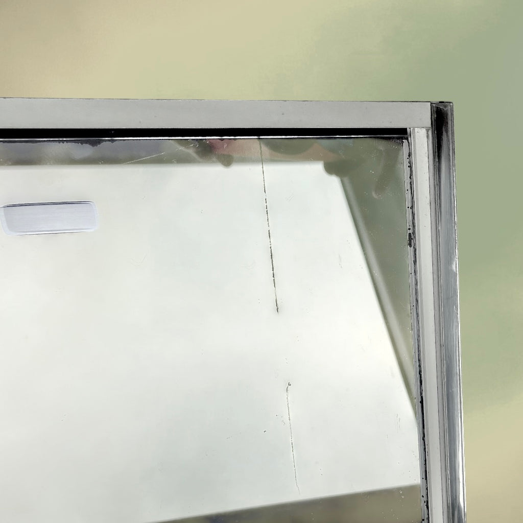 Armoire à Pharmacie Vintage Prestige en Mélaminé Blanc à Clef Miroirs Coulissants – Années 70