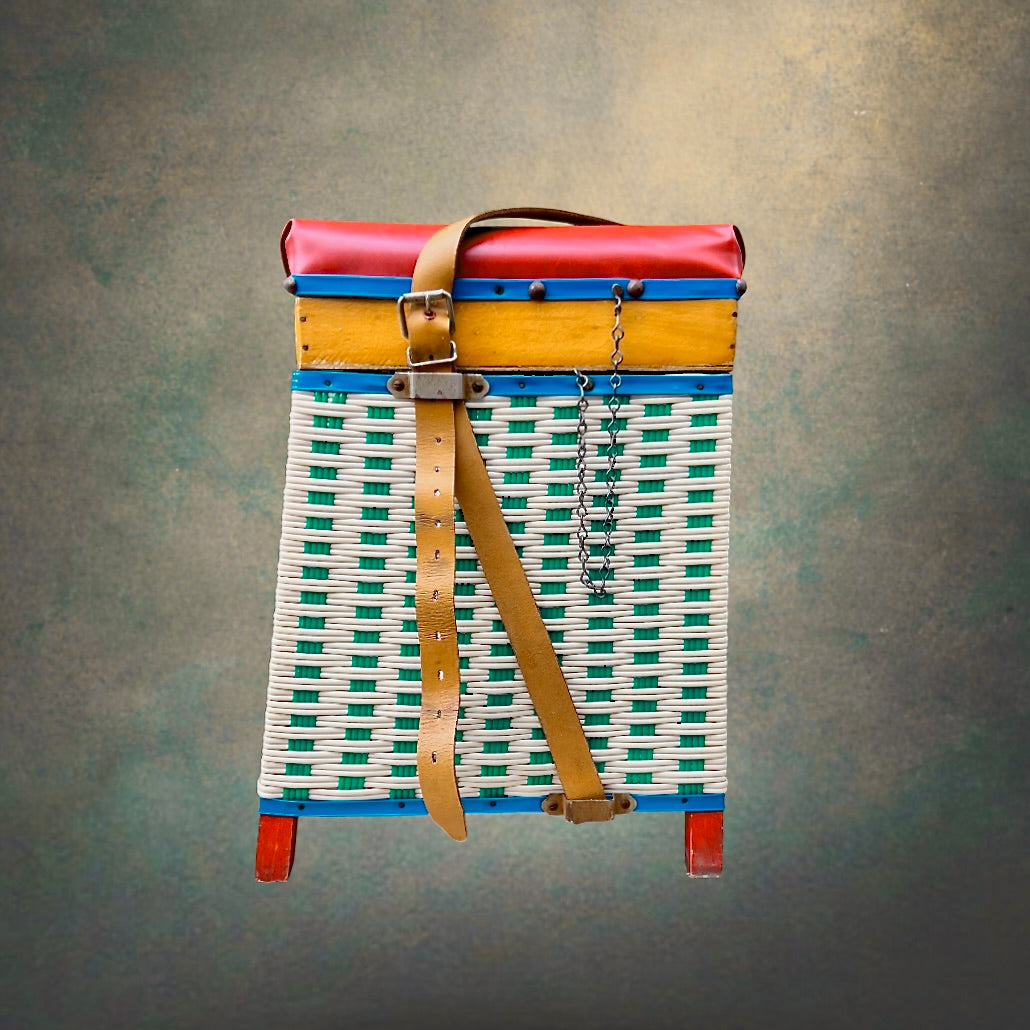 Ancien Panier Siège de Pêcheur Créel en Bois Skaï Rouge et Scoubidou avec Bourriche - Années 50 60