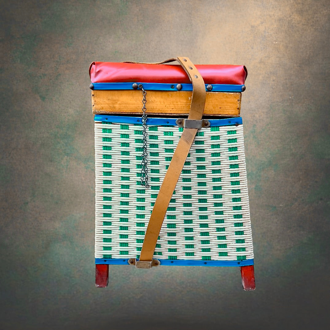 Ancien Panier Siège de Pêcheur Créel en Bois Skaï Rouge et Scoubidou avec Bourriche - Années 50 60