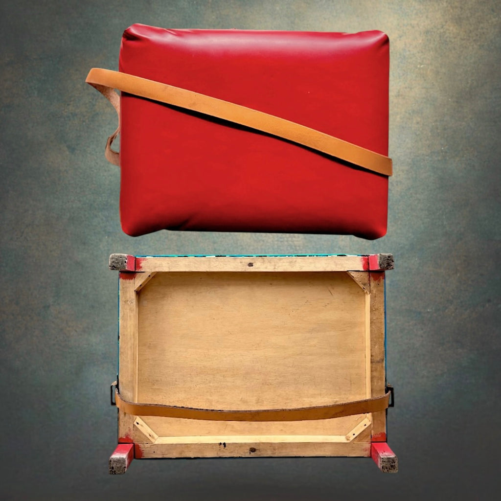 Ancien Panier Siège de Pêcheur Créel en Bois Skaï Rouge et Scoubidou avec Bourriche - Années 50 60