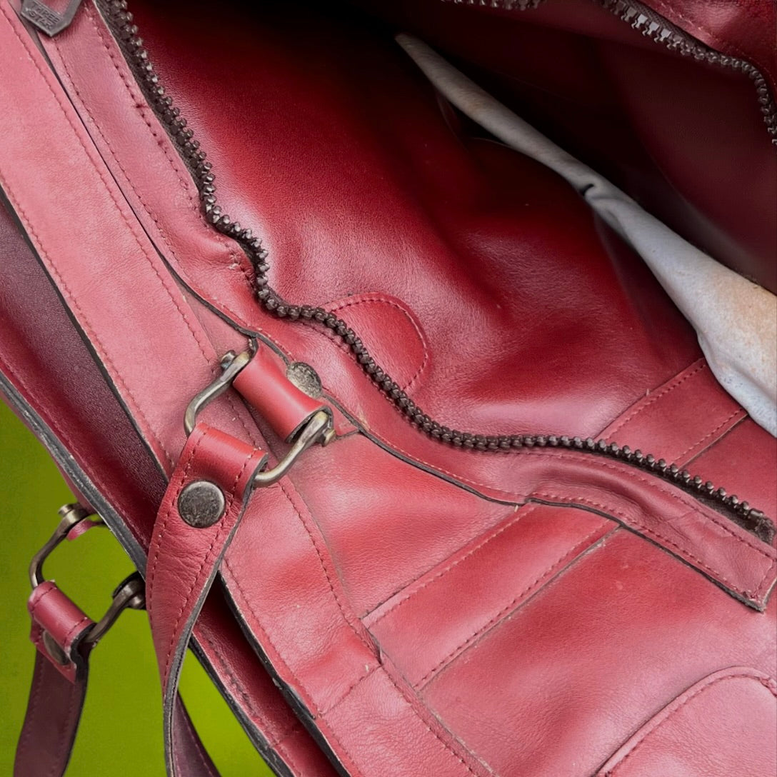 Sac de Tennis Donnay en Cuir Bordeaux avec Poche Raquette – Années 70