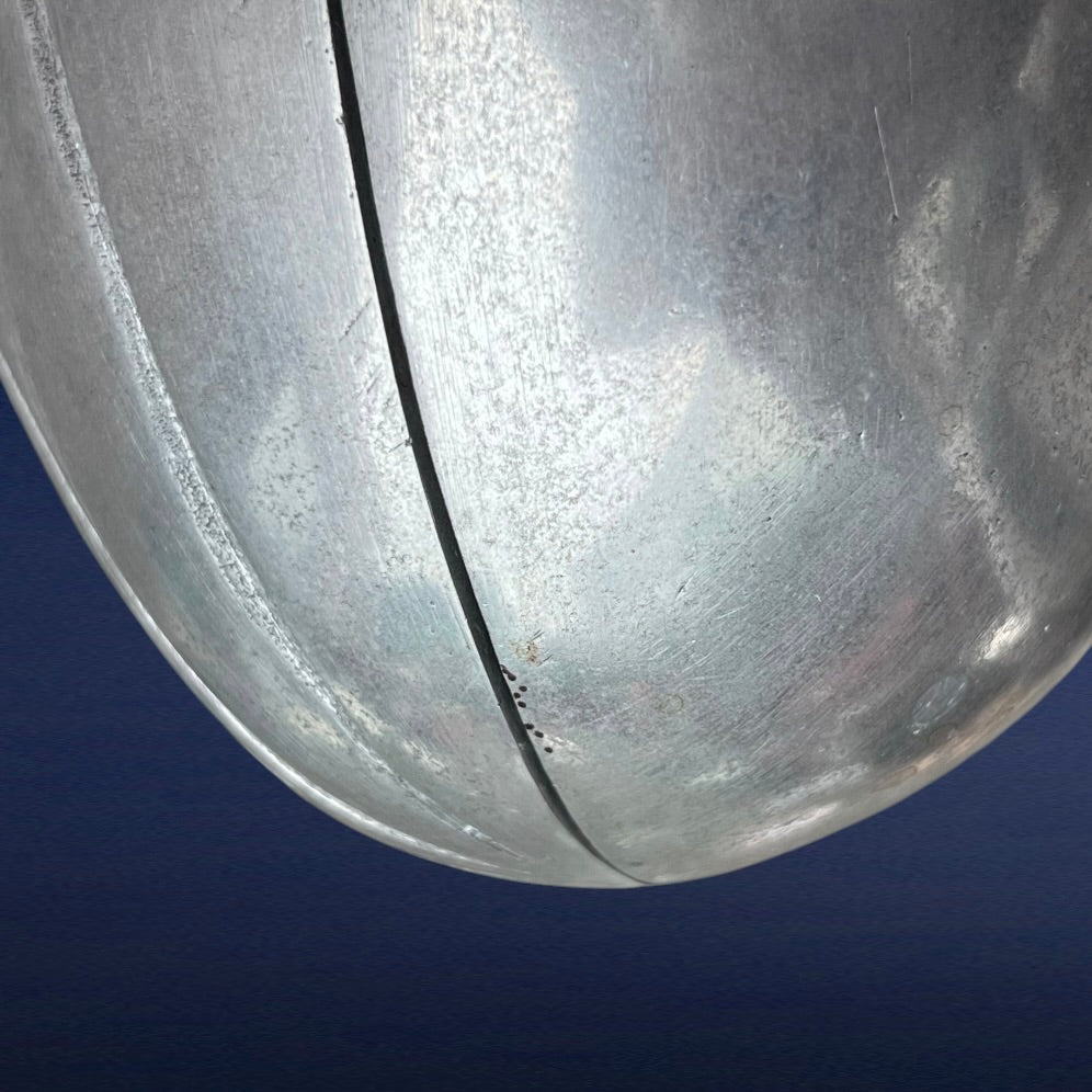 Œuf Décoratif en Fonte d’Aluminium Vide-Poche Métal Argenté – Années 70