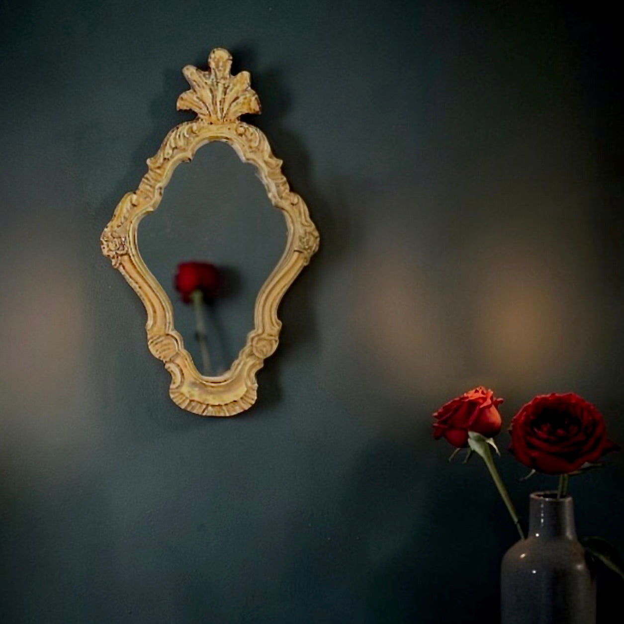 Petit Miroir Doré Style Rococo en Résine – Années 70