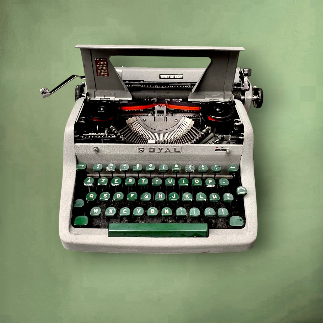 Machine à Écrire Royal Quiet De Luxe avec Valise Clavier AZERTY et Clef– Années 50