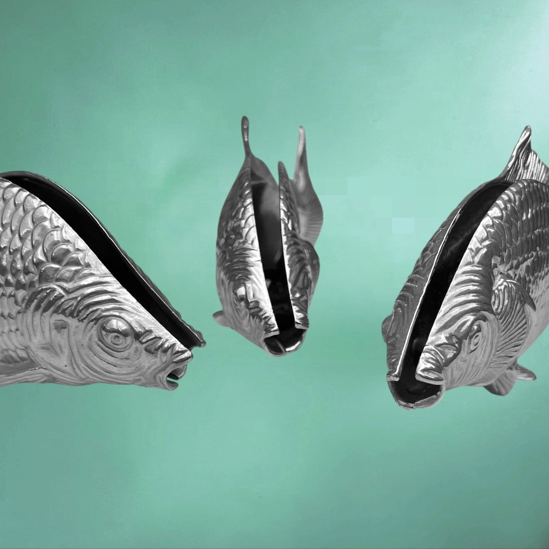 Trio de Porte-Serviettes Poissons en Métal Argenté Relief Écailles – Années 70