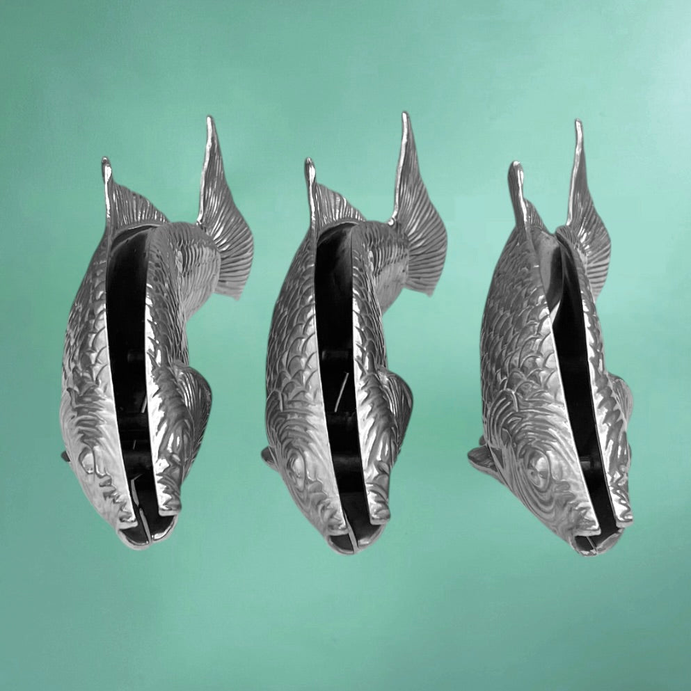 Trio de Porte-Serviettes Poissons en Métal Argenté Relief Écailles – Années 70