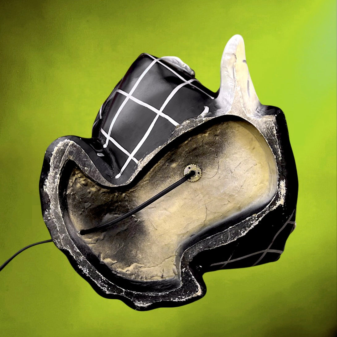 Lampe Figurative Pierrot Arlequin en Résine Peinte Noir et Blanc – Globe Opalin – Années 70