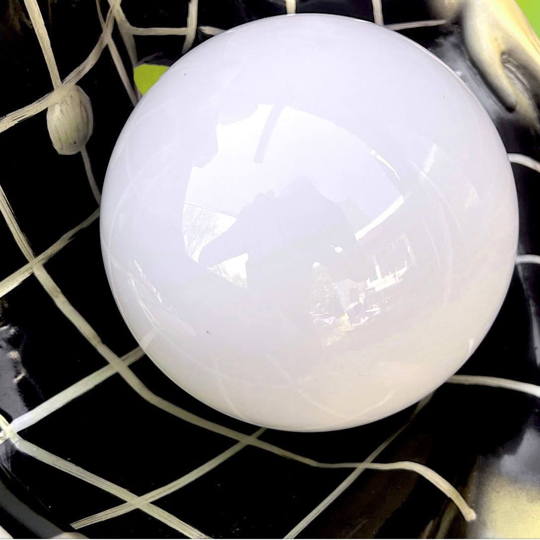 Lampe Figurative Pierrot Arlequin en Résine Peinte Noir et Blanc – Globe Opalin – Années 70