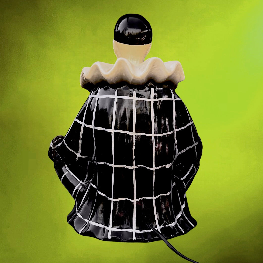 Lampe Figurative Pierrot Arlequin en Résine Peinte Noir et Blanc – Globe Opalin – Années 70