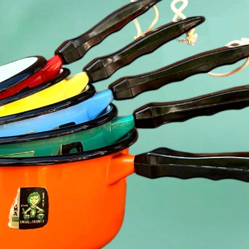 Série de 5 Casseroles Émaillées Vintage Leopold Couleurs Vives Manches Bakélite Années 60