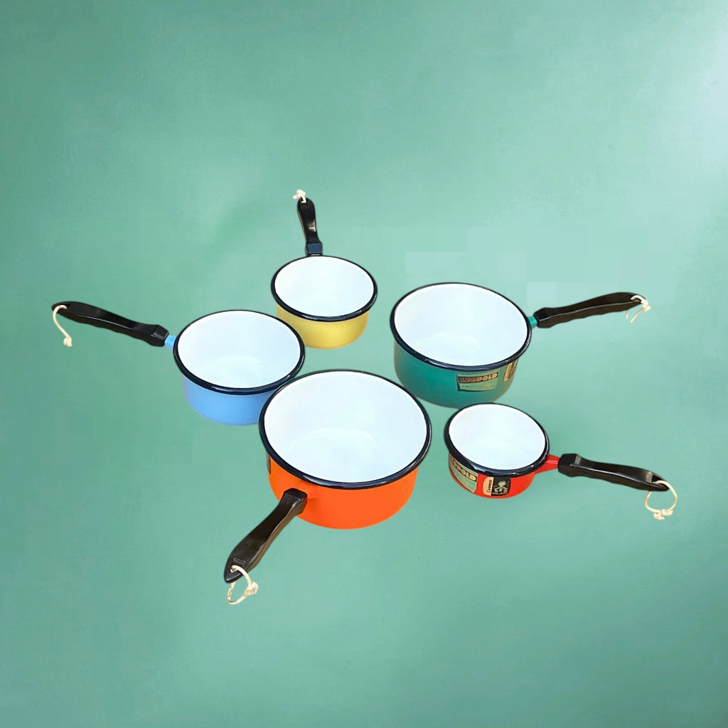 Série de 5 Casseroles Émaillées Vintage Leopold Couleurs Vives Manches Bakélite Années 60
