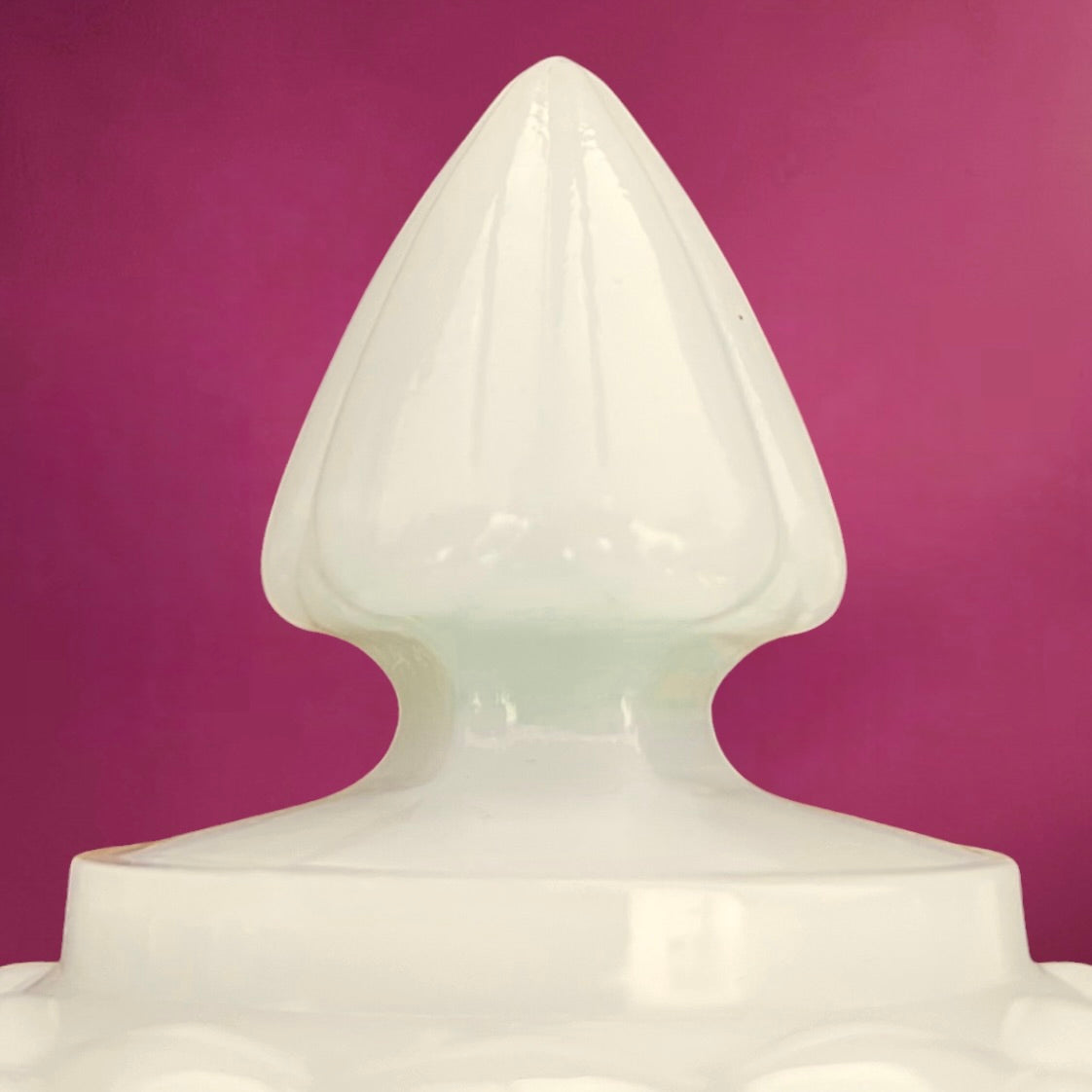 Bonbonnière Ancienne en Opaline Blanche Motif Tressé – Coupe sur Pied avec Couvercle – Années 50 60
