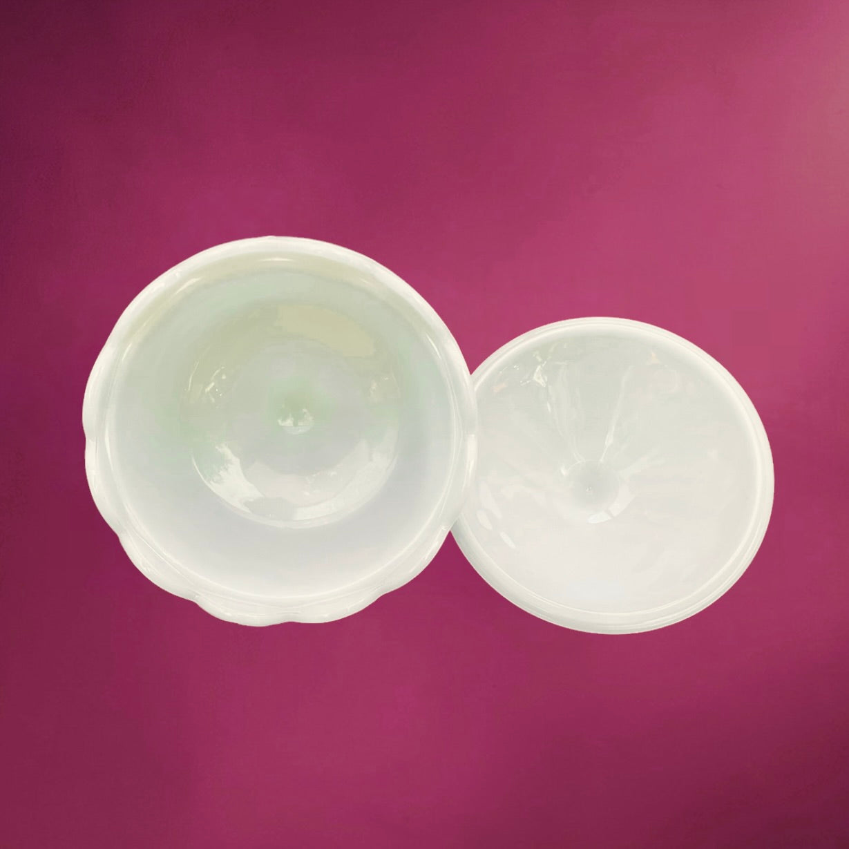 Bonbonnière Ancienne en Opaline Blanche Motif Tressé – Coupe sur Pied avec Couvercle – Années 50 60