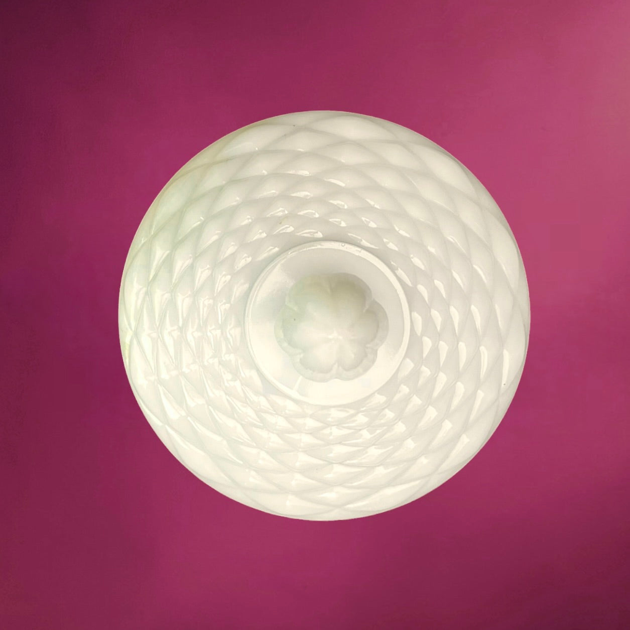 Bonbonnière Ancienne en Opaline Blanche Motif Tressé – Coupe sur Pied avec Couvercle – Années 50 60