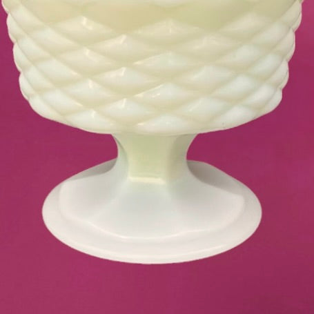 Bonbonnière Ancienne en Opaline Blanche Motif Tressé – Coupe sur Pied avec Couvercle – Années 50 60