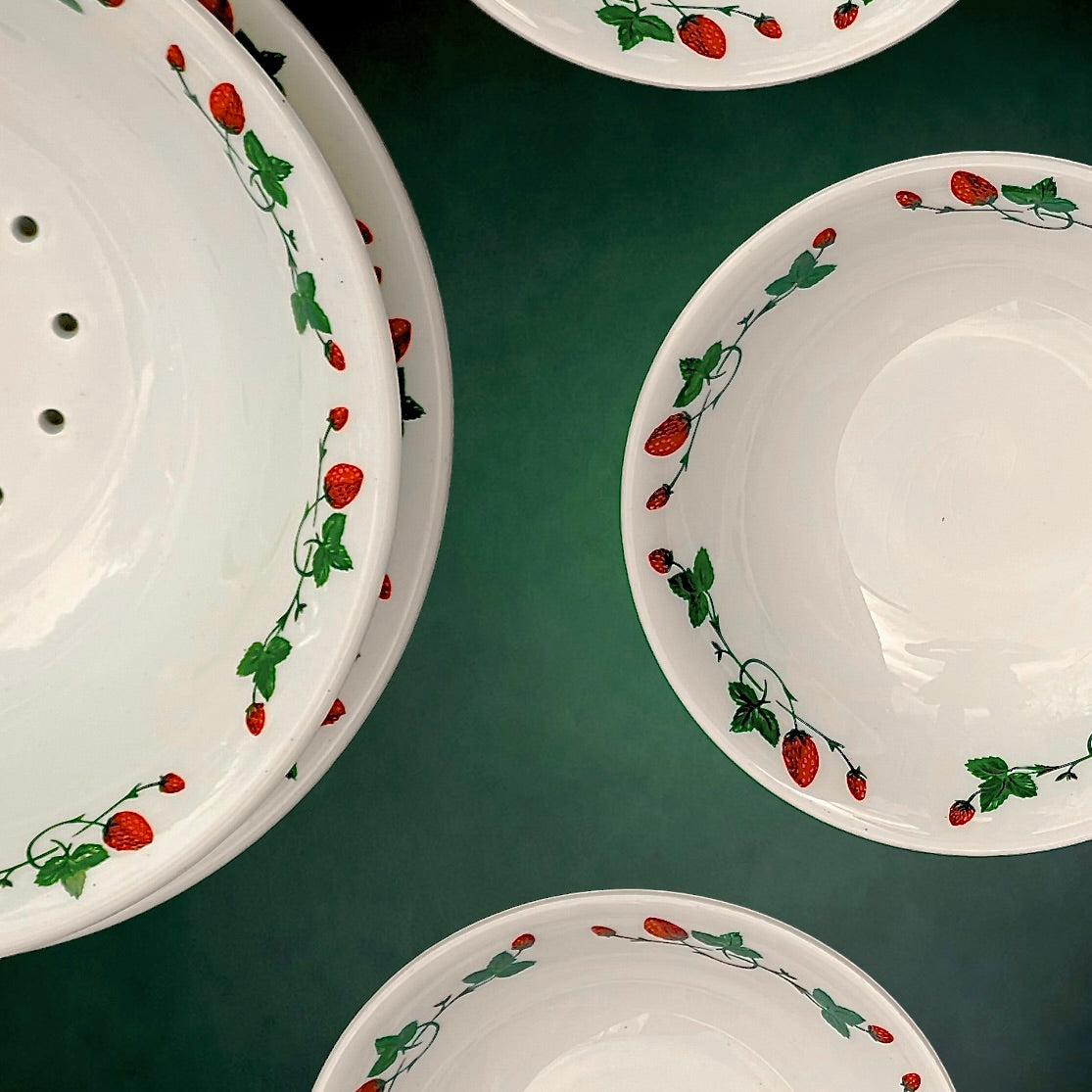 Service à Fraises Gien en Faïence Blanche Décor Fraises des Bois - Années 70-80