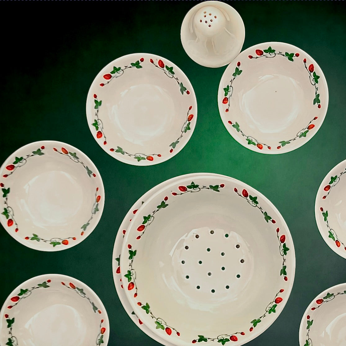 Service à Fraises Gien en Faïence Blanche Décor Fraises des Bois - Années 70-80