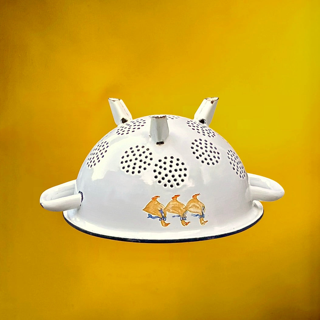 Duo Cafetière et Passoire en Tôle Émaillée Décor Oies - Années 80