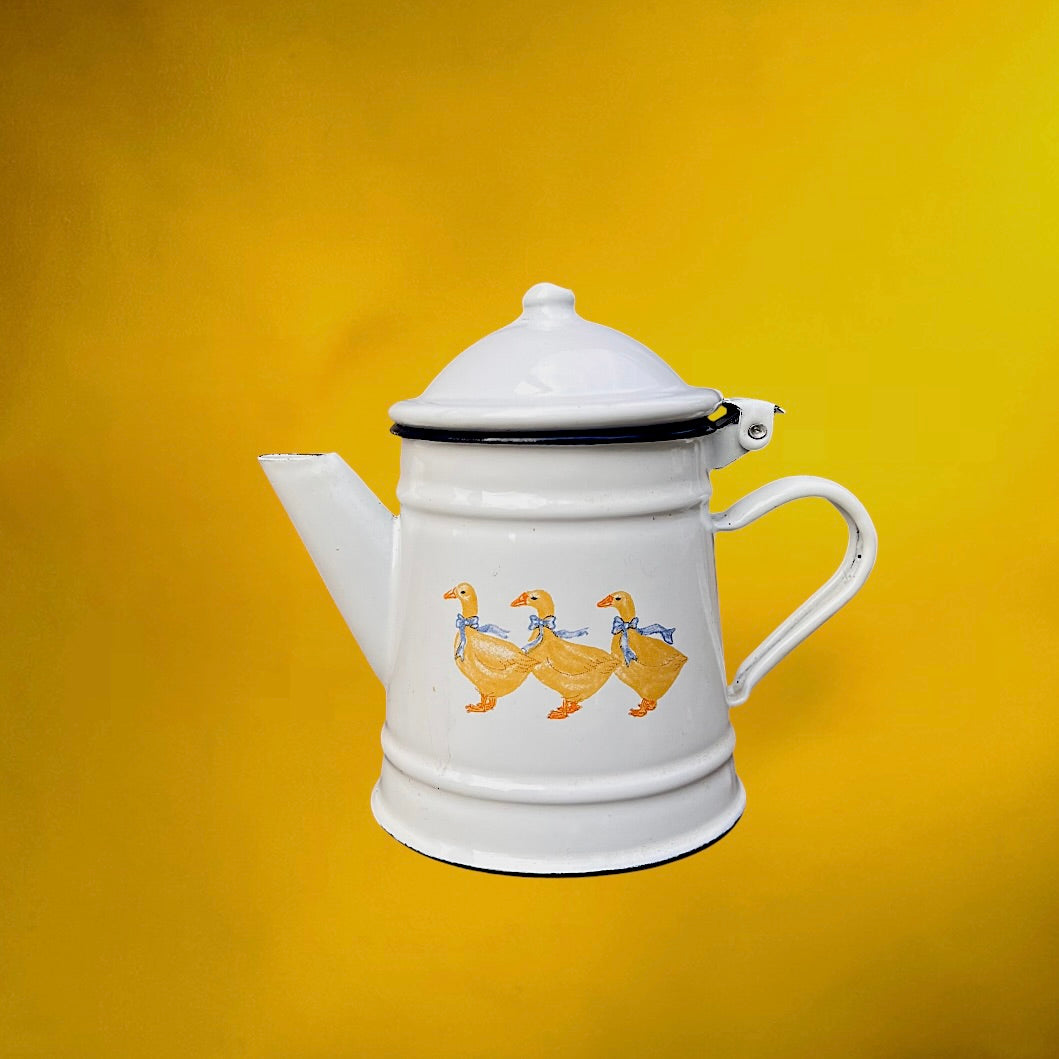 Duo Cafetière et Passoire en Tôle Émaillée Décor Oies - Années 80
