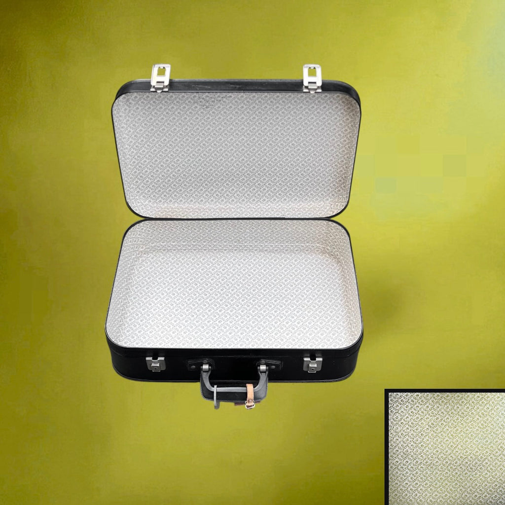 Ancienne petite valise noire en carton enduit avec clés et porte-étiquette – Années 60