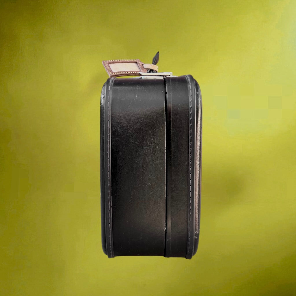 Ancienne petite valise noire en carton enduit avec clés et porte-étiquette – Années 60