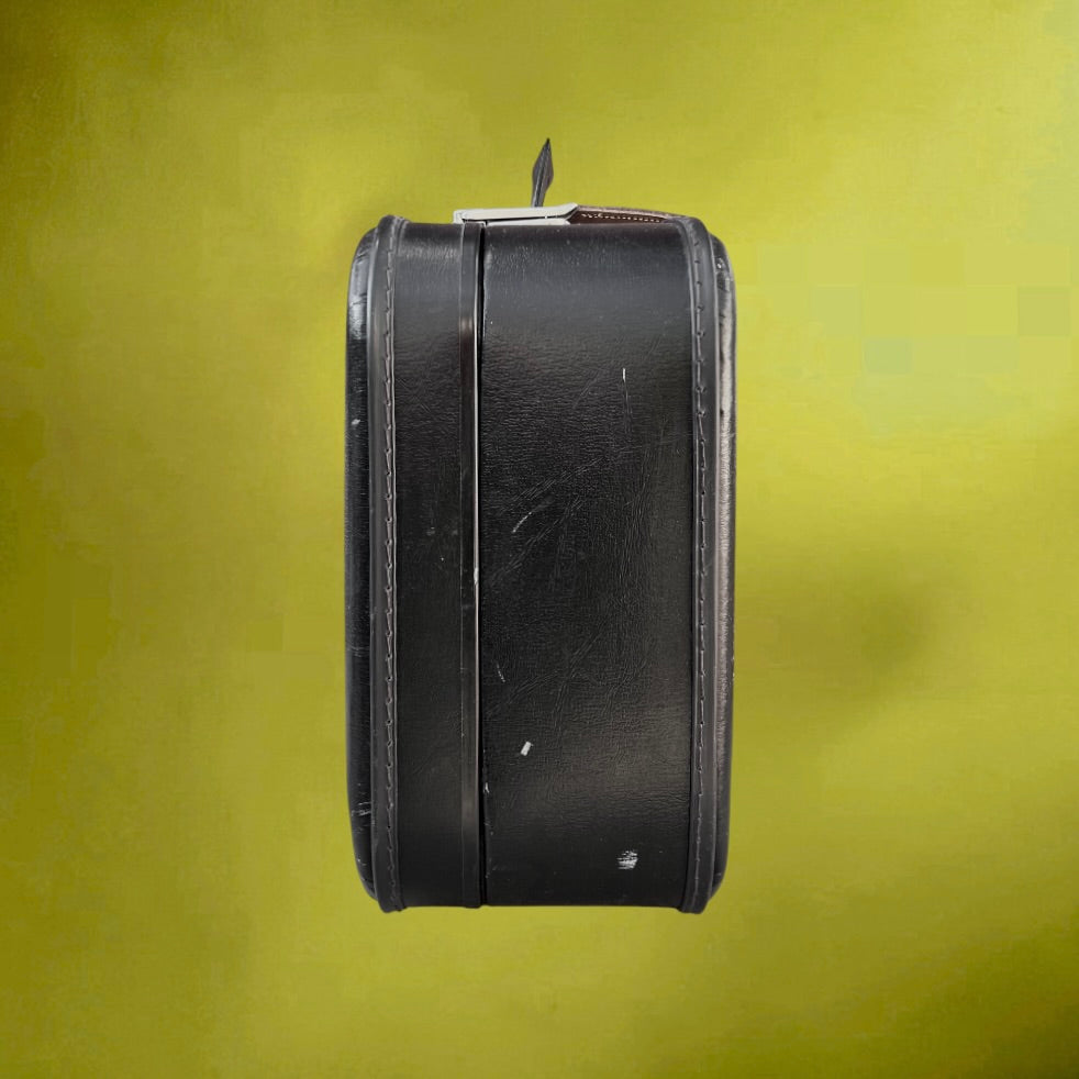 Ancienne petite valise noire en carton enduit avec clés et porte-étiquette – Années 60