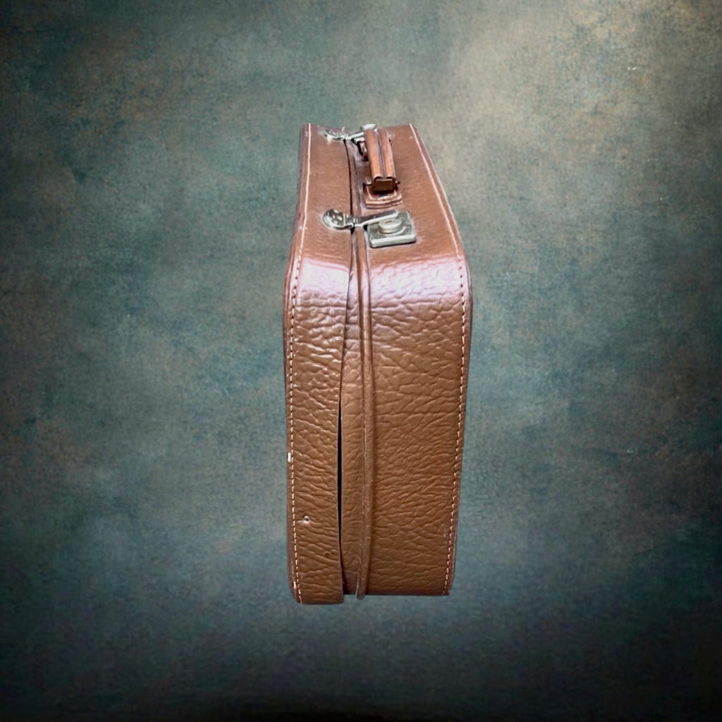 Petite Valise Athana en Cuir Marron Grainé Doublure Écossaise - Années 50