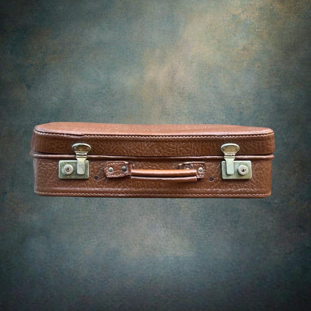 petite-valise-athana-cuir-marron-graine-annees50