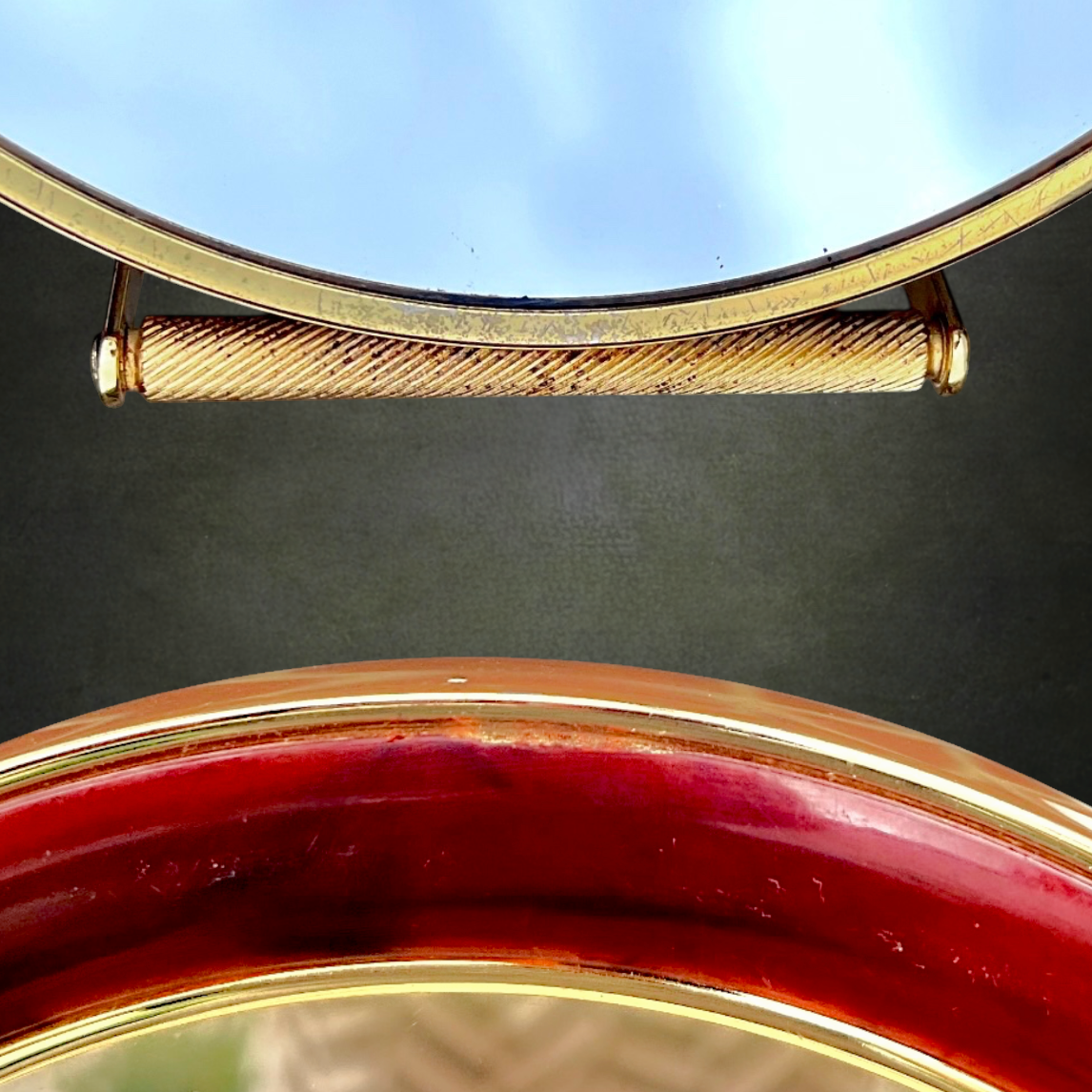 Miroir de Table Rond Vintage en Métal Doré et Résine Rouge Marbrée - Années 70