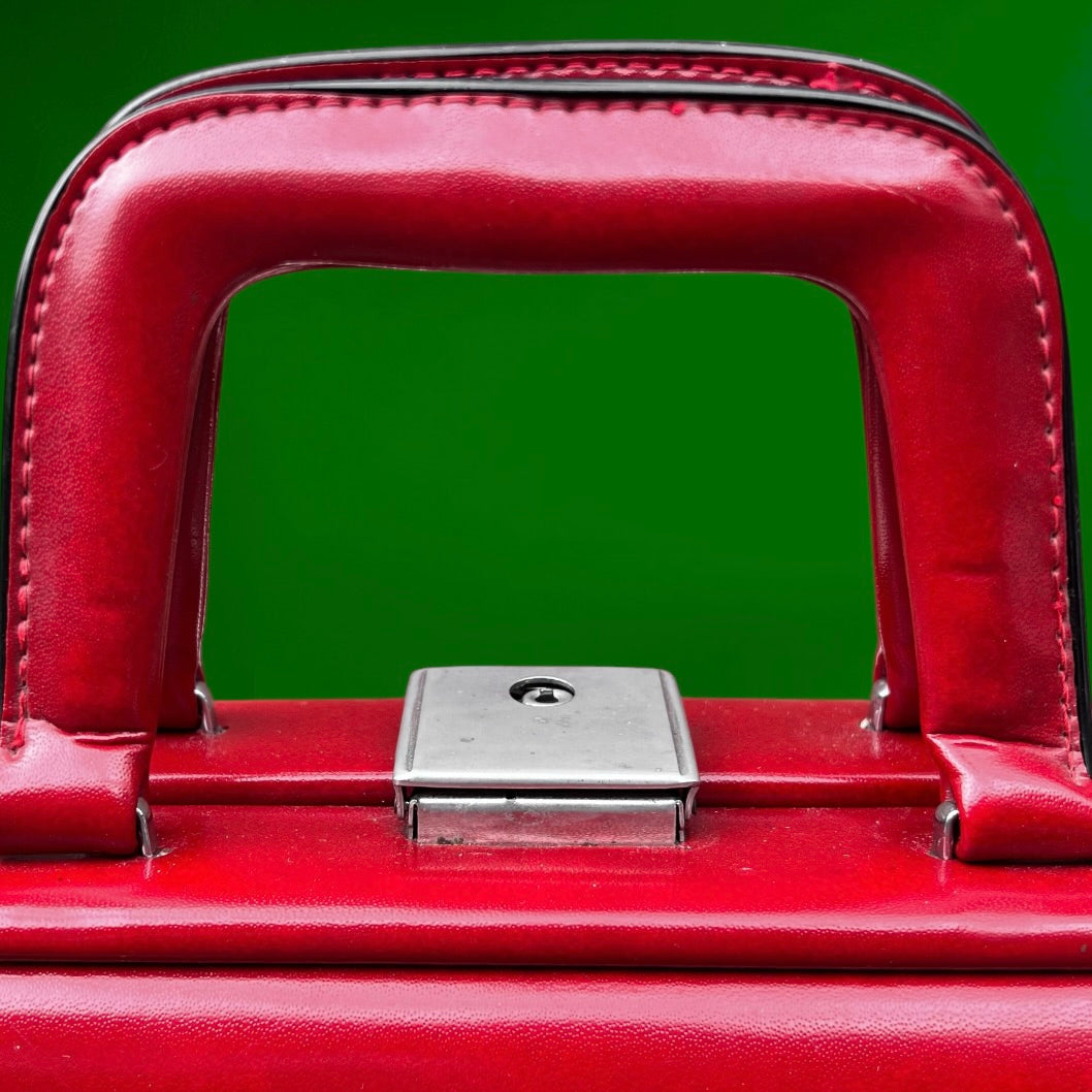Vanity Case Vintage en Simili Cuir Rouge Foncé avec Fermoir Métallique - Années 60-70