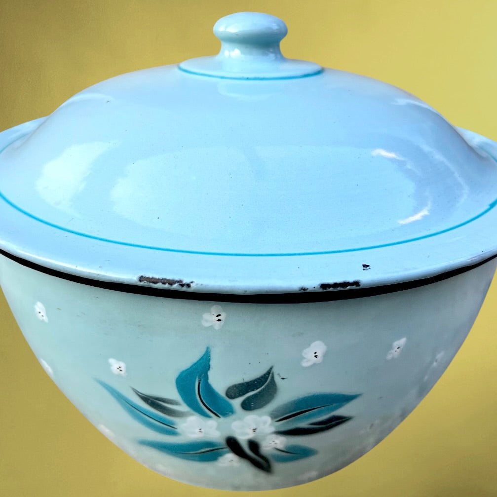 Soupière Cocotte en Tôle Émaillée Bleu Pâle Décor Floral - Années 50-60
