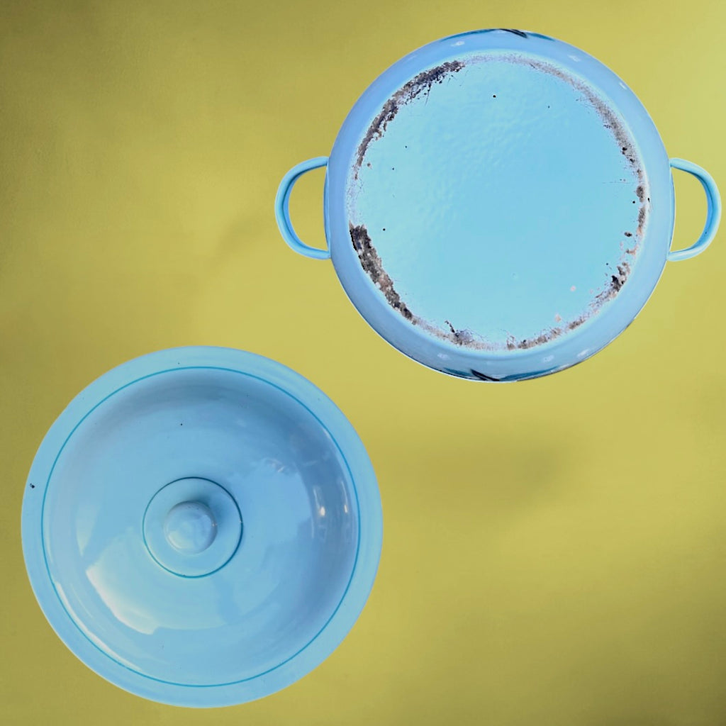 Soupière Cocotte en Tôle Émaillée Bleu Pâle Décor Floral - Années 50-60