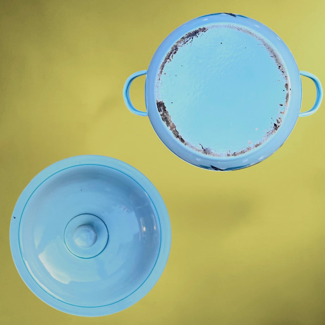 Soupière Cocotte en Tôle Émaillée Bleu Pâle Décor Floral - Années 50-60