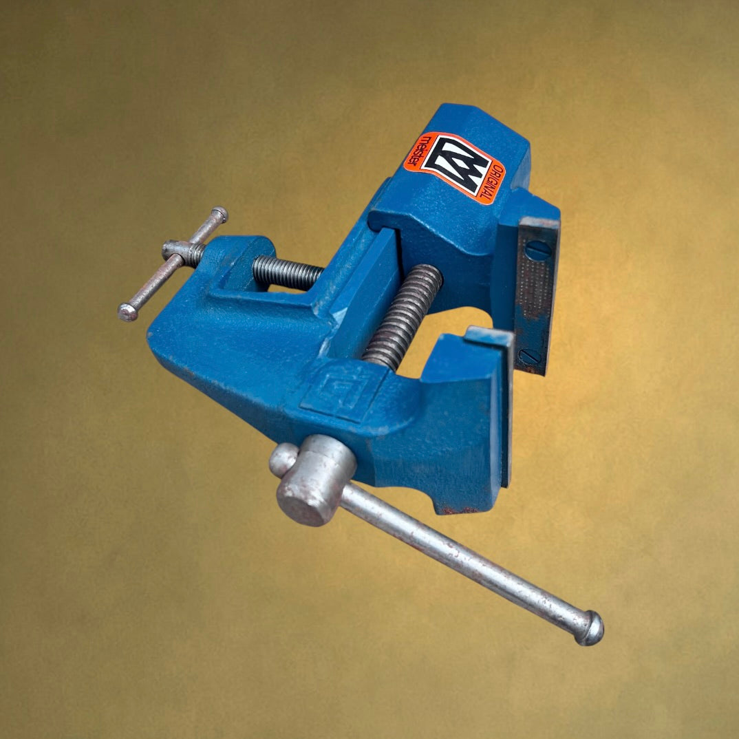 Étau de table Meister B63 en fonte bleue avec boîte d’origine - Années 70