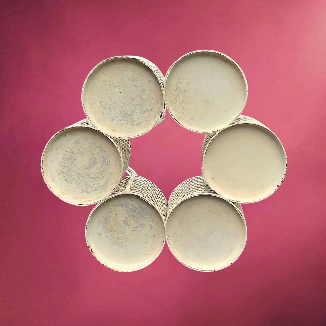 Serviteur Apéritif en Métal Perforé  Blanc – Années 1950-60