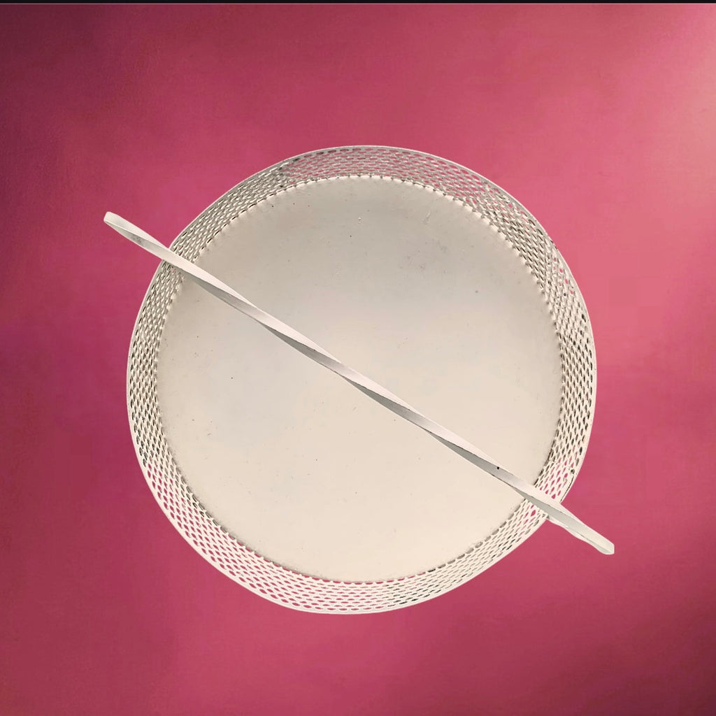 Serviteur Apéritif en Métal Perforé  Blanc – Années 1950-60