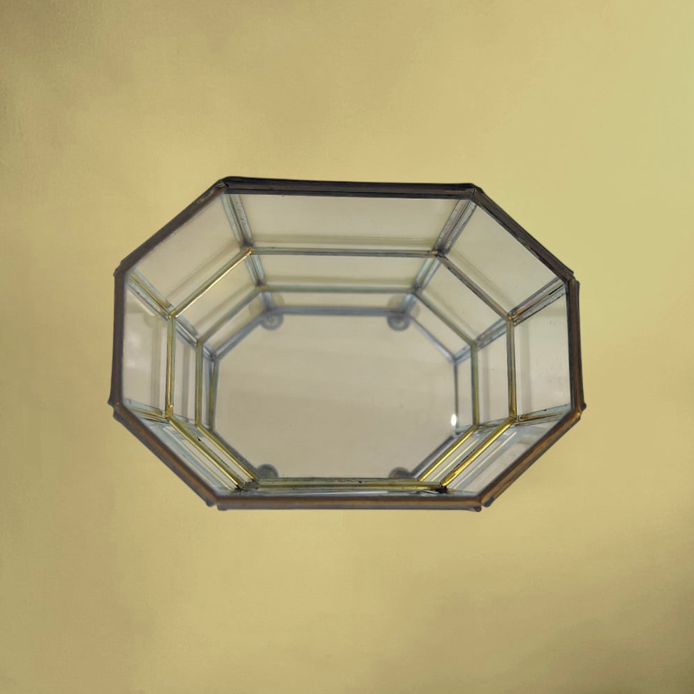 Petite vitrine de Table Octogonale en Laiton et Verre - Années 70-80