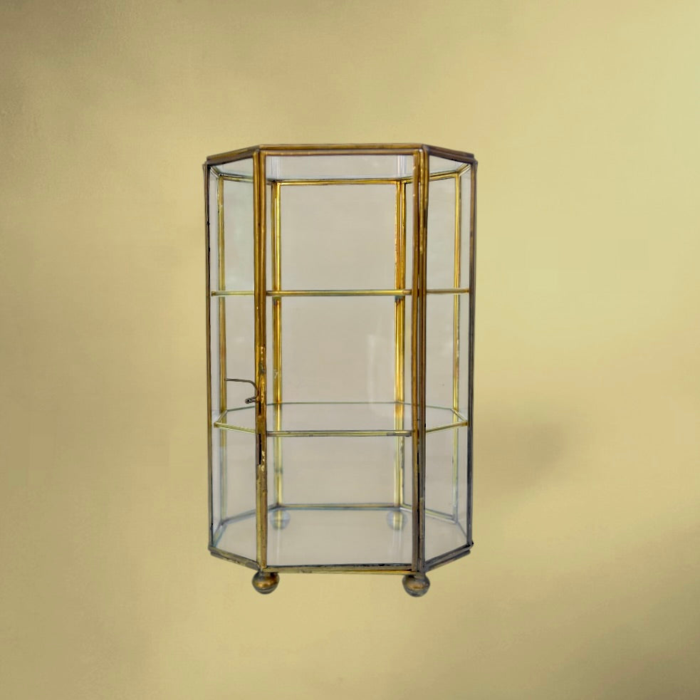 petite-vitrine-table-octogonale-laiton-verre-annees-70-80