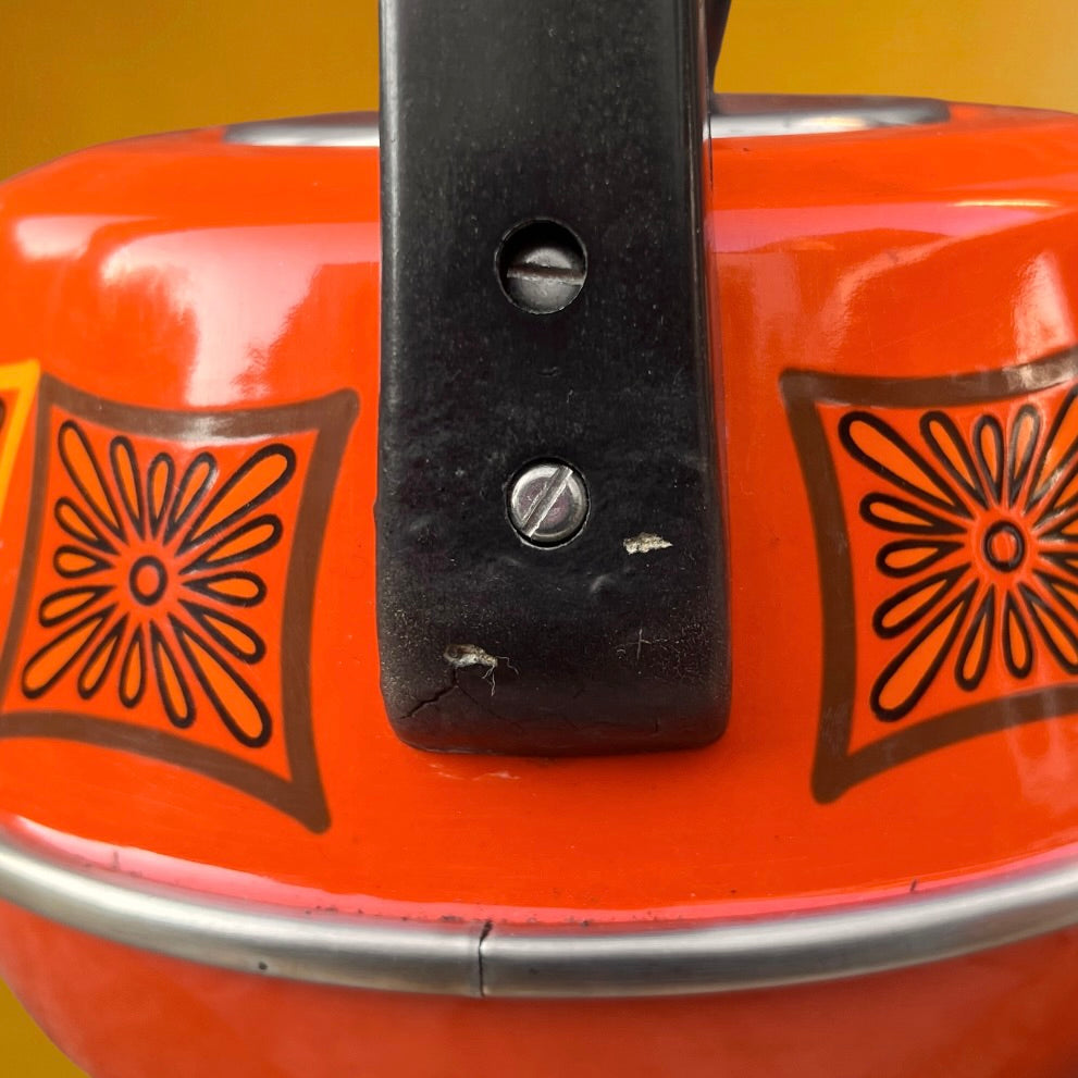 Bouilloire Vintage en Tôle Émaillée Orange à Décor Floral – Années 70