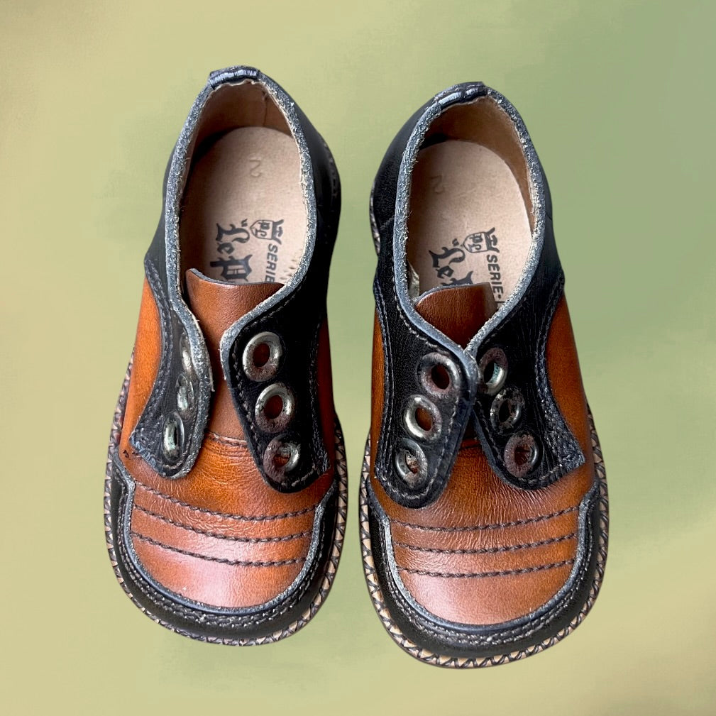 Lot de 4 Paires de Petites Chaussures Vintage en Cuir pour Décoration de Vitrine - Années 70