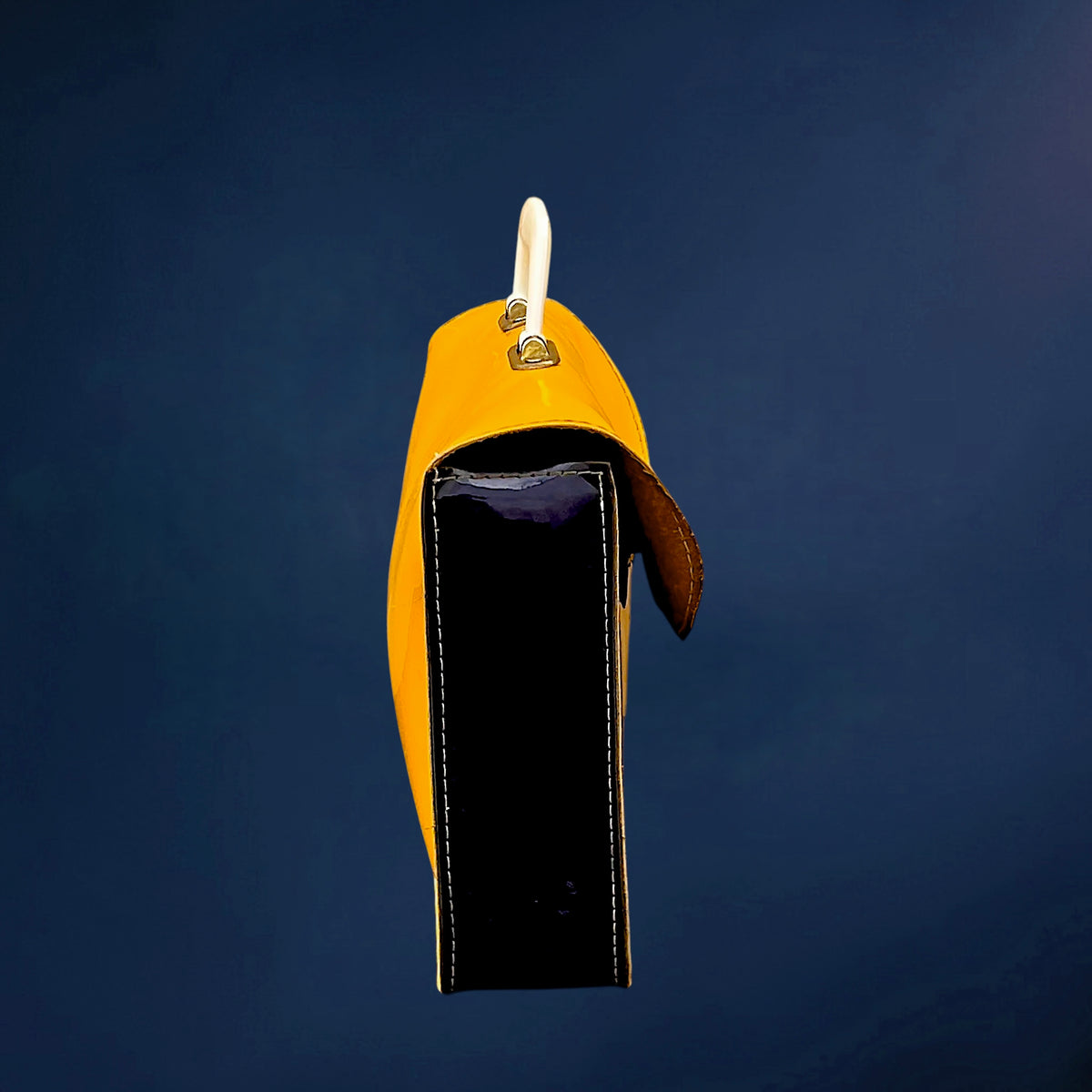 Petit Cartable d’Écolier en Toile Vernie Jaune et Bleu Nuit – Années 60