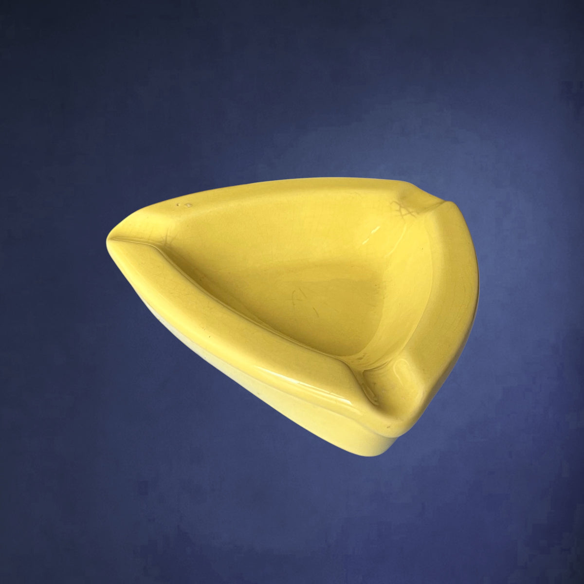 Cendrier Keralux Boch Frères en Faïence Jaune, Design Moderniste Belge – Années 50-60