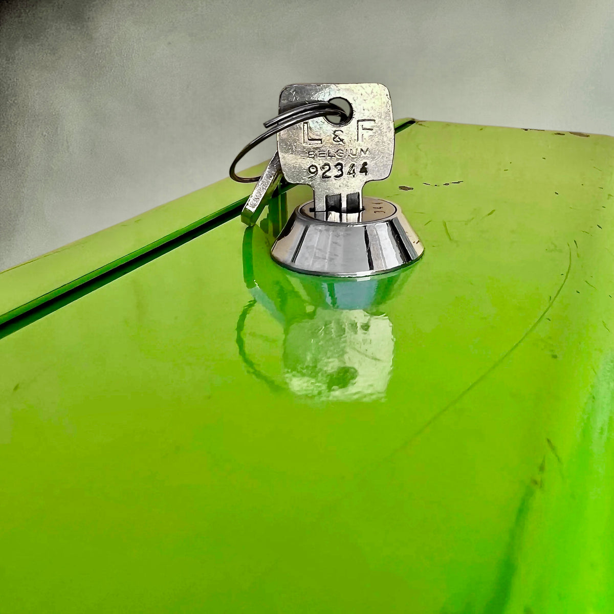Coffre de Rangement Stube en Métal Vert Anis avec Serrure et Clé – Années 70