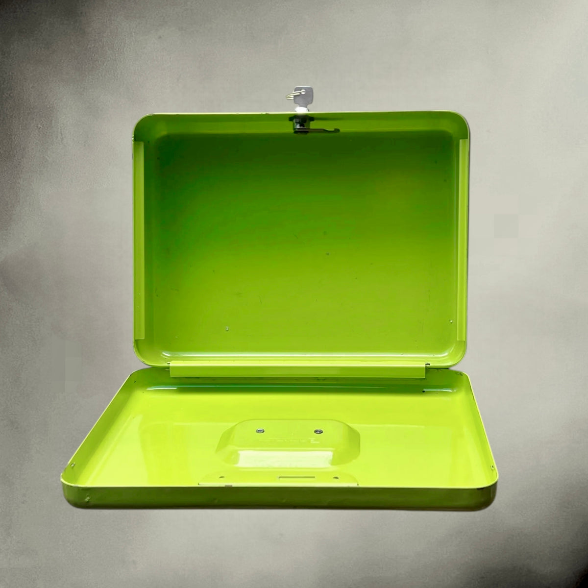 Coffre de Rangement Stube en Métal Vert Anis avec Serrure et Clé – Années 70