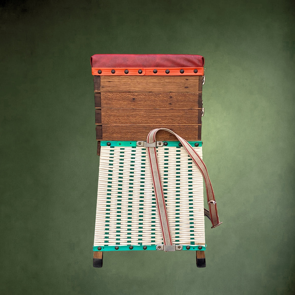 Panier-Siège de Pêche en Bois avec Matériel Ancien Complet – Années 50-60
