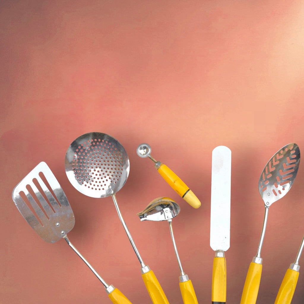 Lot de 8 Ustensiles de Cuisine Vintage Poignées Jaunes Prestige Skyline Chrome Années 60
