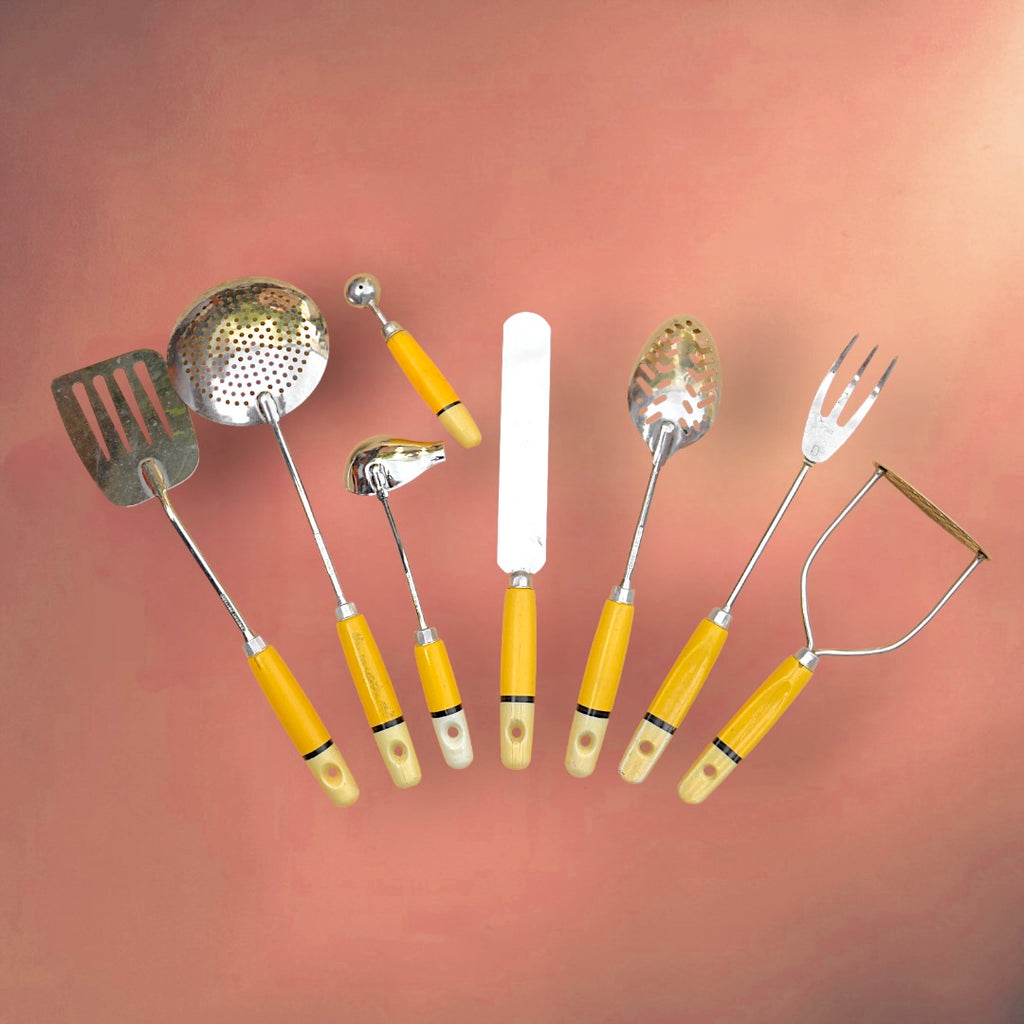 Lot de 8 Ustensiles de Cuisine Vintage Poignées Jaunes Prestige Skyline Chrome Années 60