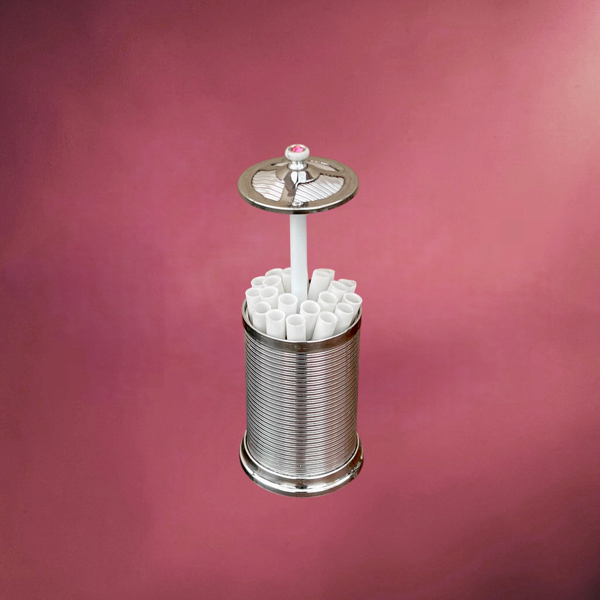 Distributeur à Cigarettes en Métal Chromé Strié avec Strass Rose – Années 50-60