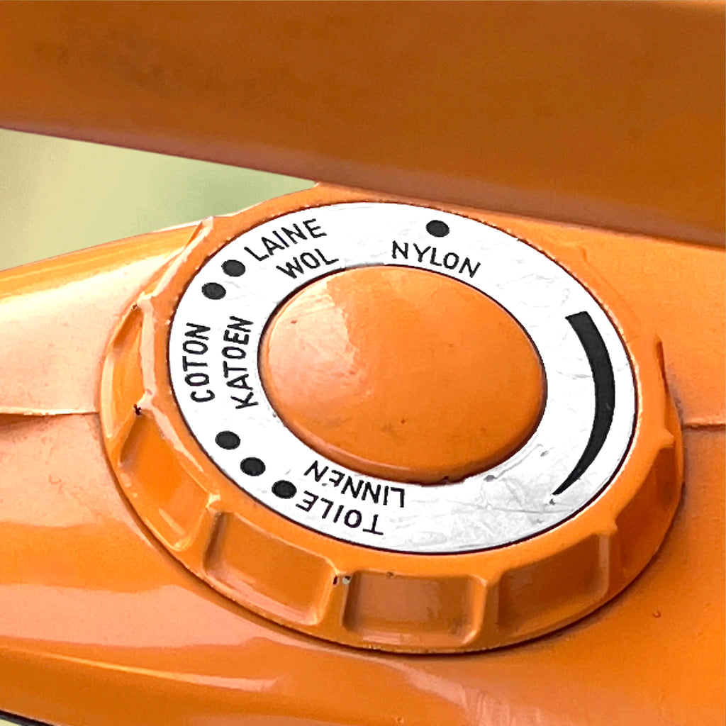 Fer à Repasser Électrique Nova 539 en Métal Chromé et Plastique Orange – Années 70
